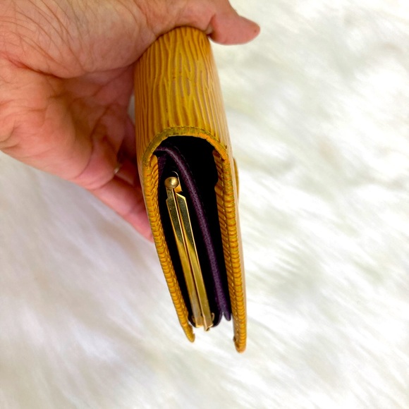 Authentic Louis Vuitton Kisslock wallet - Picture 11 of 15